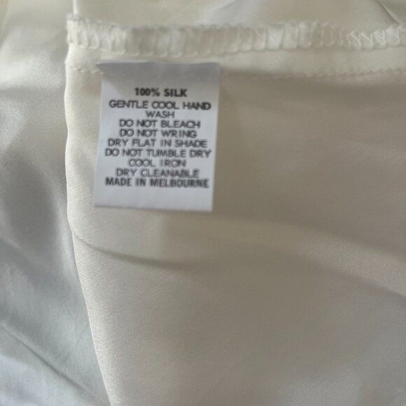 Caves Collect Cherry Cream Silk Size 6 (AU) - Picture 5 of 5